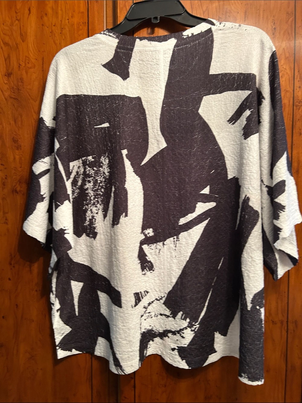 Relaxed Neck Abstract Print short Tunic - Black & White - Picture 2 of 2
